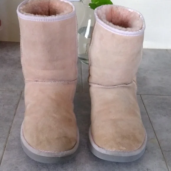 UGG AUSTRALIA BOOTS - Picture 2 of 12